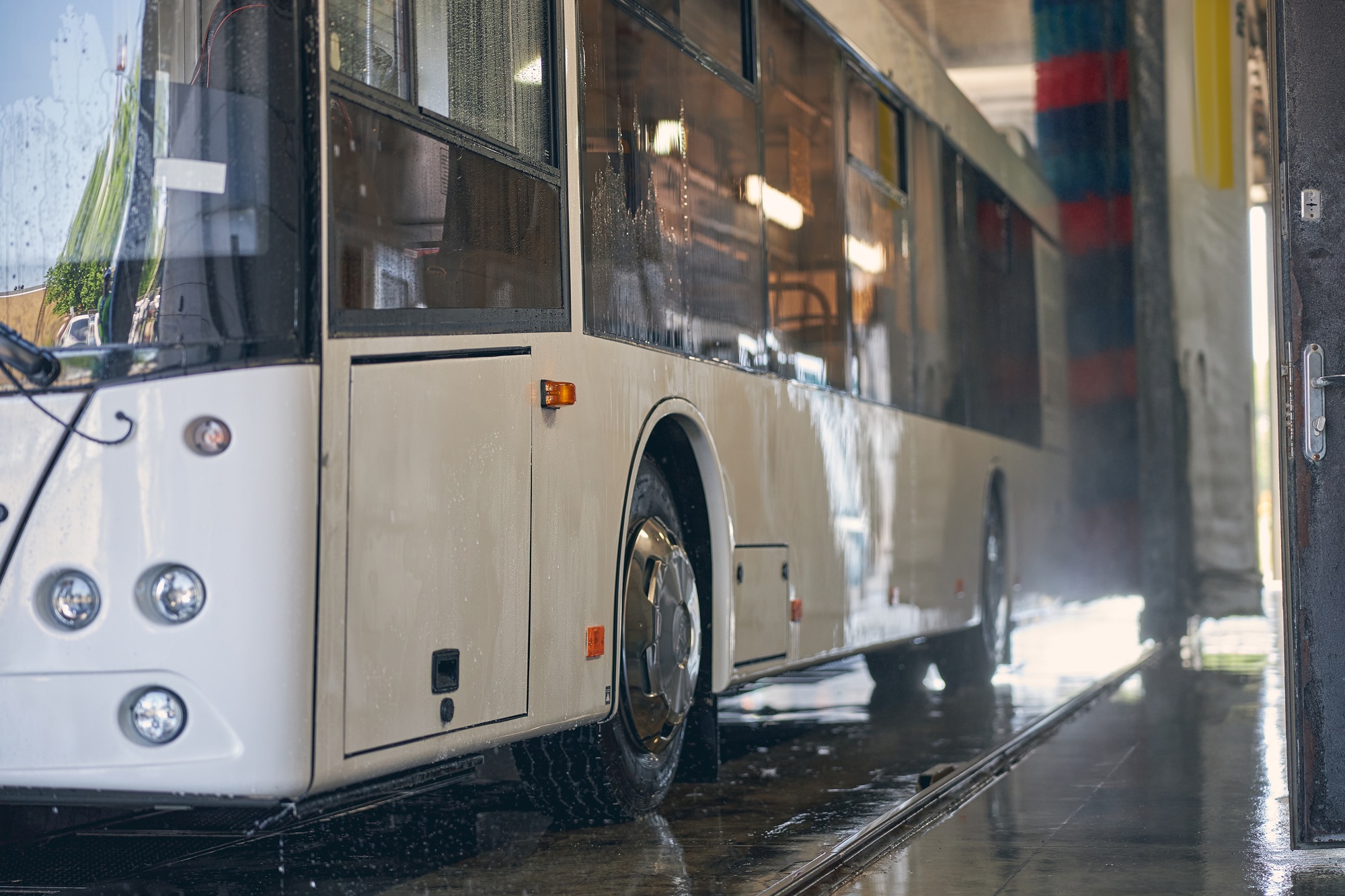 Focused photo on big wheels of autobus